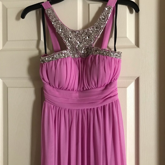 Clothing - Picture 4 of 8